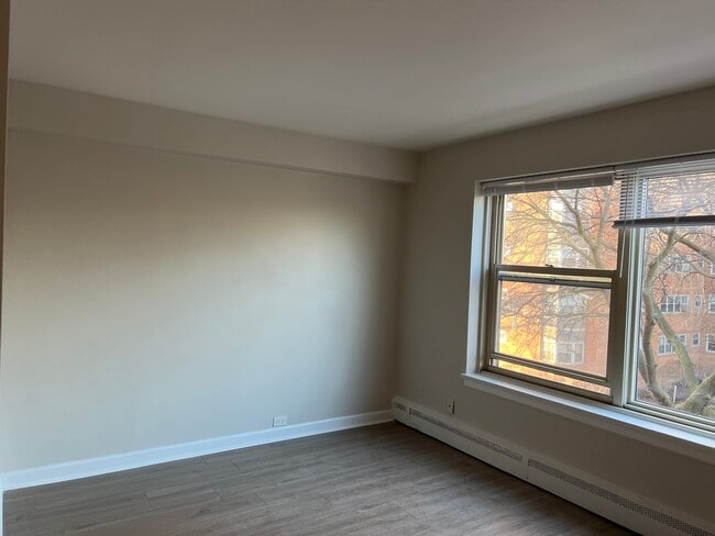 Building Photo - 4920 N Marine Dr