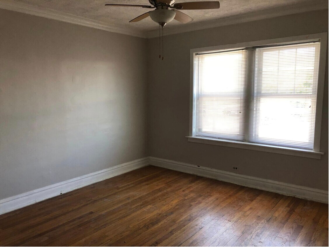 Foto del edificio - 3082 N Elston Ave