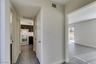 Building Photo - 764 Lawrence Dr