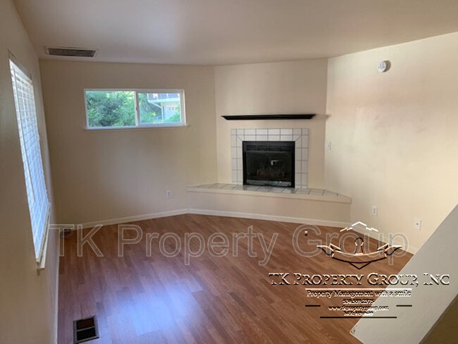 Building Photo - 1335 Oak Ridge Dr