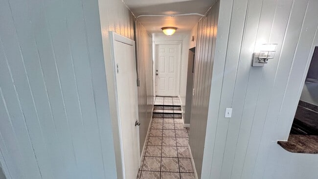 Building Photo - Lovely 2 Bedroom, 1 Bathroom Home in the G...