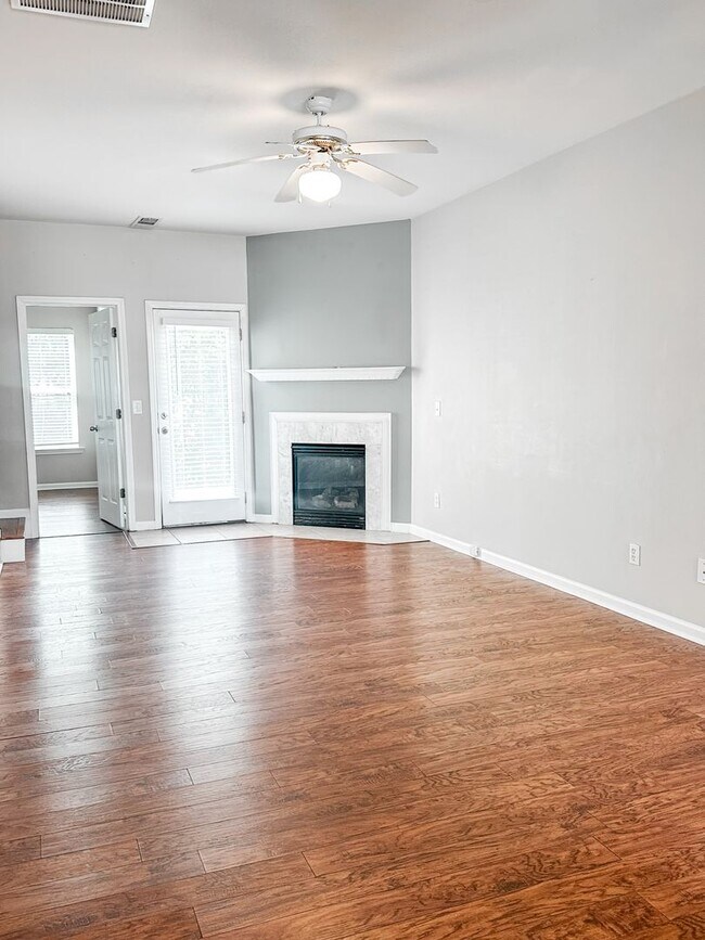 Foto del edificio - 3/2.5 Townhome in great Oakwood location