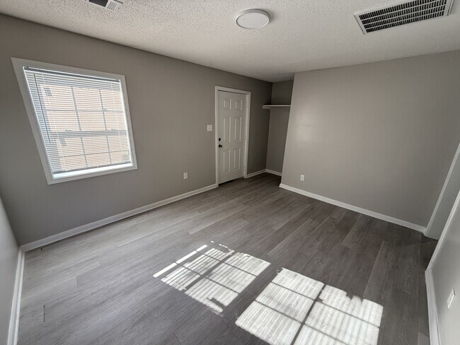 Foto del edificio - 1157 N Belvedere Blvd