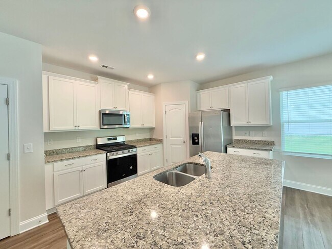 Building Photo - Modern 3BD, 2.5BA Raleigh Home in a Great ...