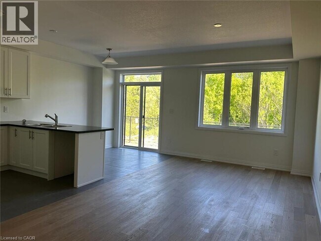 Building Photo - 371 Starlight Ave