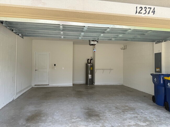 Building Photo - 12374 Eastpointe Dr
