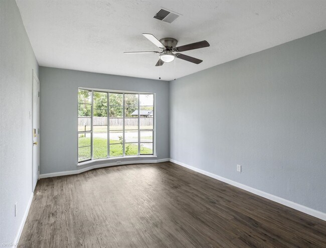 Foto del edificio - 3 br, 2 bath House - 15331 Campden Hill Rd