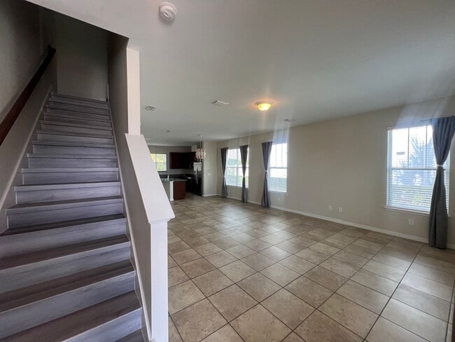 Foto del edificio - Beautiful Townhouse at Windermere availabl...
