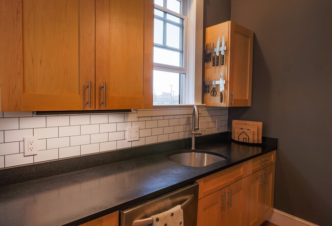 Building Photo - 80 Webster Ave