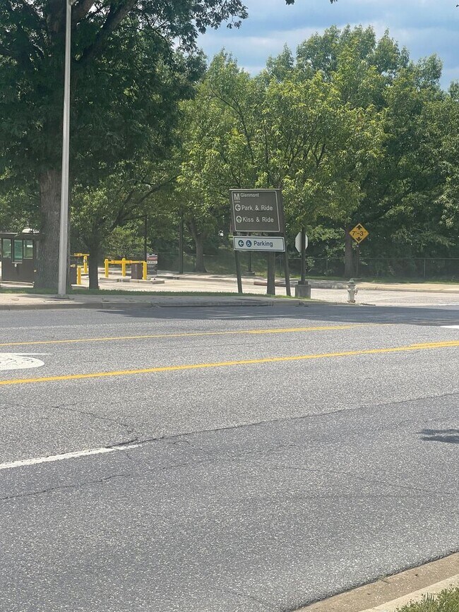 Building Photo - END UNIT TOWNHOUSE LOCATED ACROSS FROM GLE...