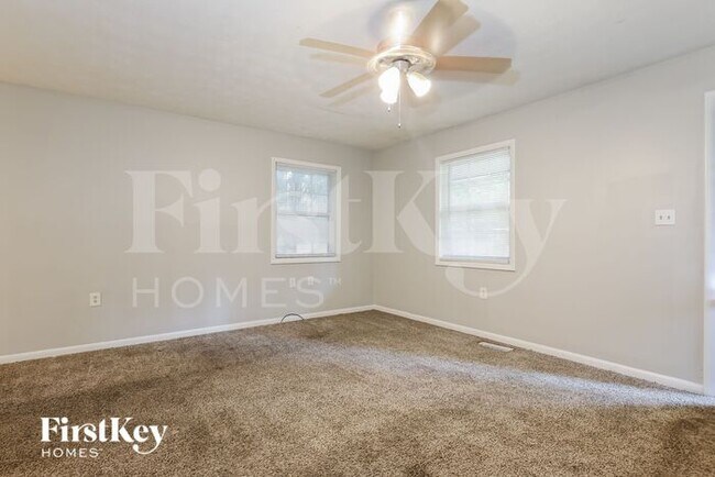 Building Photo - 252 N Lake Dr