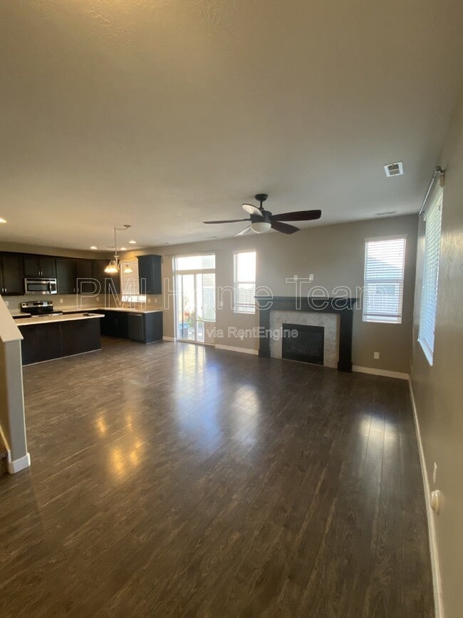 Foto del edificio - 972 Stonehaven Dr