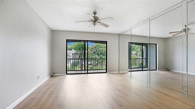 Building Photo - 3111 Oakland Shores Dr