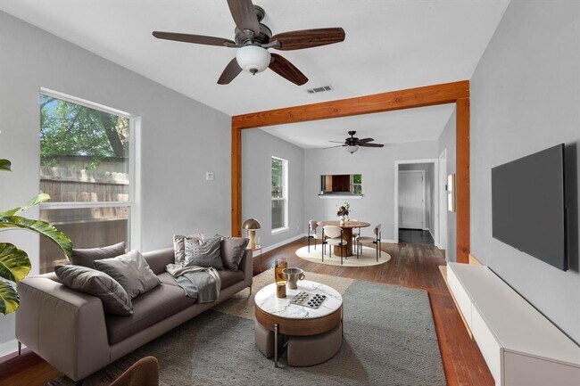 Foto del edificio - 1502 E 13th St