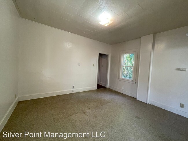 Building Photo - 4 br, 1 bath House - 386 South Ave
