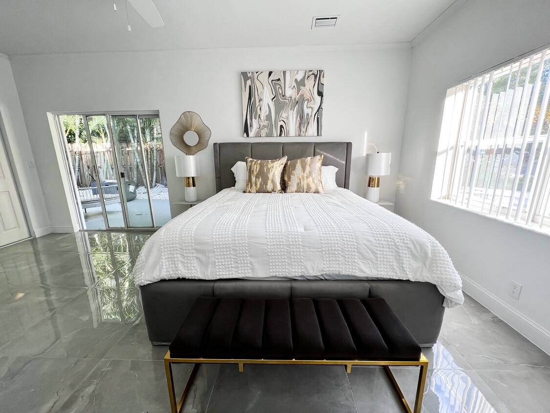 Foto principal - 715 Park Dr W