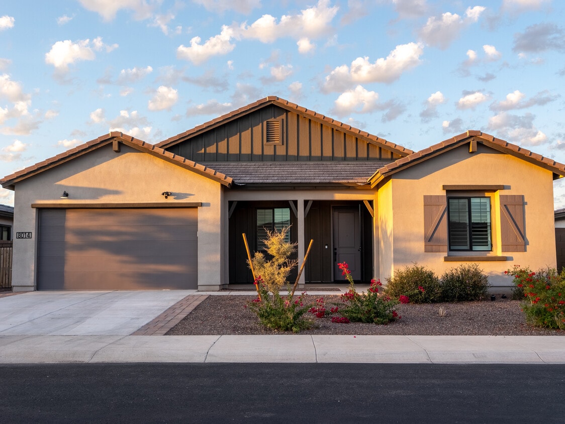 Primary Photo - 8014 W Nicolet Ave