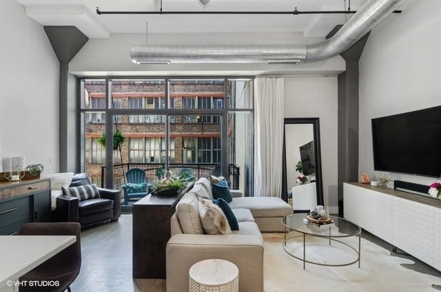 Building Photo - 1224 W Van Buren St