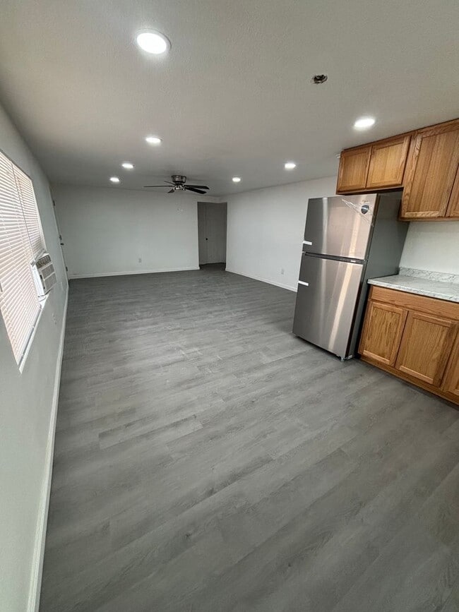 Foto del edificio - 232 W Barbara St