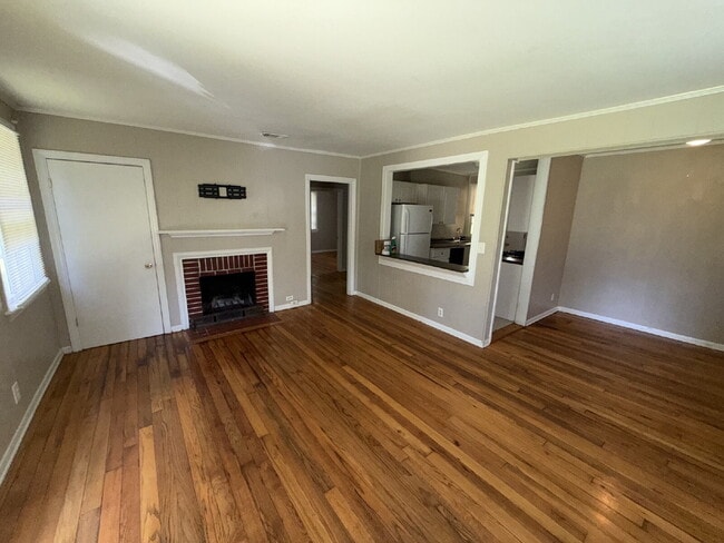 Building Photo - Cute cottage in Country Club Village, conveniently located near University of South Alabama, dini...