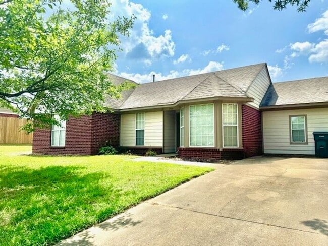 Now Leasing A 4 Bedroom 2 Bath Home in Sou... - Now Leasing A 4 Bedroom 2 Bath Home in Sou...