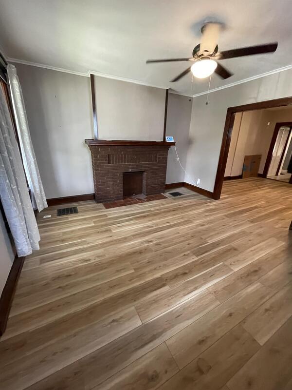 Building Photo - 147 E Markison Ave