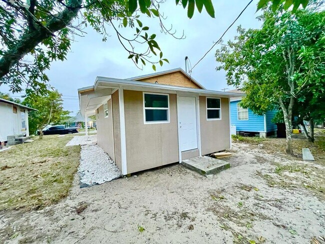 Foto del edificio - 104 W Stuart Ave