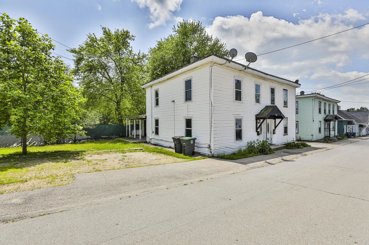 Primary Photo - 52 Front St