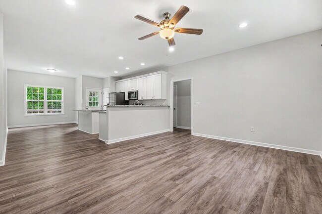 Building Photo - 324 N Milford Dr