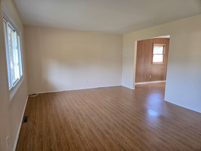 Building Photo - Freshly painted throughout is this 4-bedro...