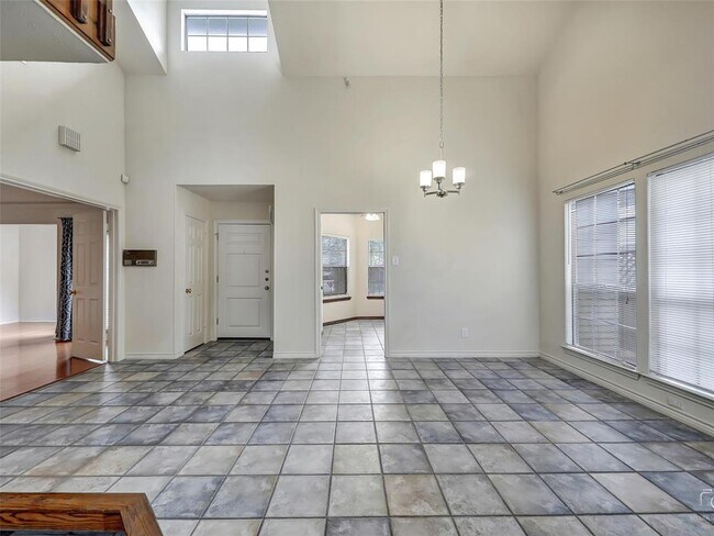 Building Photo - 1408 Spenwick Terrace