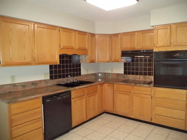 Foto del edificio - 1517 Autumn Ridge Dr