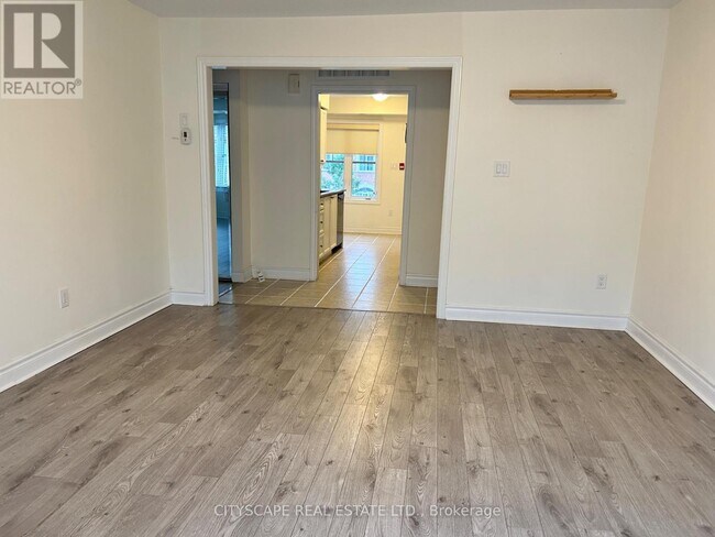 Photo du bâtiment - 600 Shoreline Dr