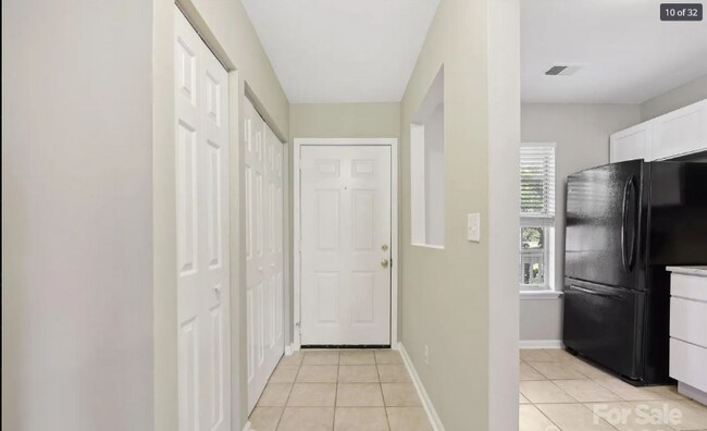 Foto del edificio - 8204 Golf Ridge Dr