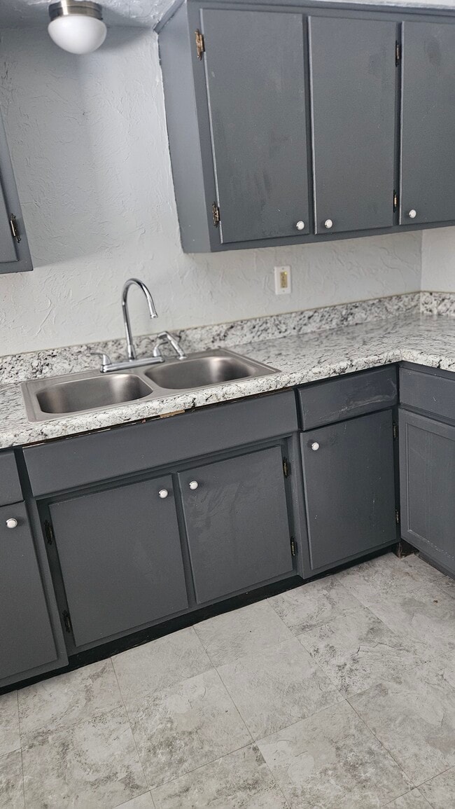 Building Photo - 209 Dalepark Dr