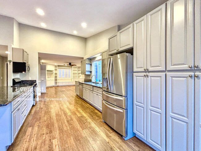 Building Photo - Gorgeous 3-Bedroom Home with Resort-Style ...