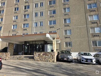 Building Photo - 120 Huntington Turnpike