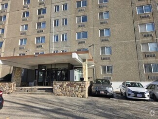 Building Photo - 120 Huntington Turnpike