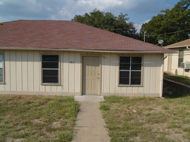 Building Photo - 2813 W Shaw St