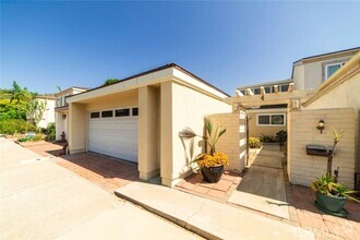 Building Photo - 4 Dewberry Way