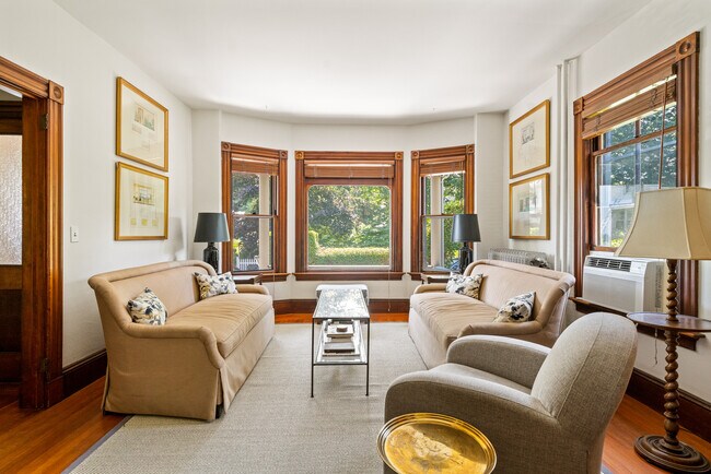 Foto del edificio - 14 Greenough Pl