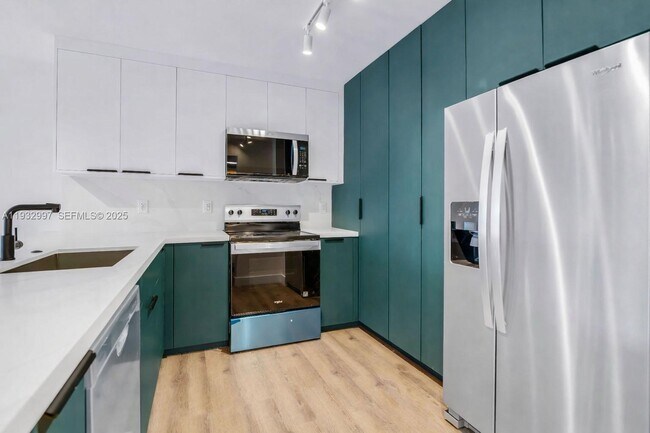 Foto del edificio - 2801 NE 183rd St