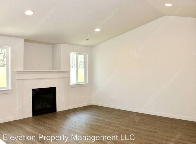 Building Photo - 3 br, 2 bath House - 16692 Apache Tears Ct