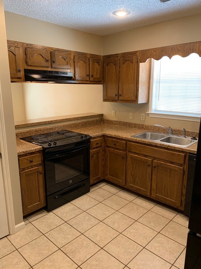 Building Photo - 3403 Saddle Creek Cove