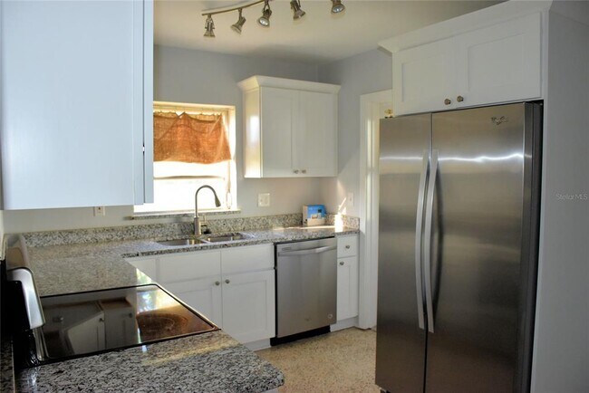 Foto del edificio - 263 Blossom Ln