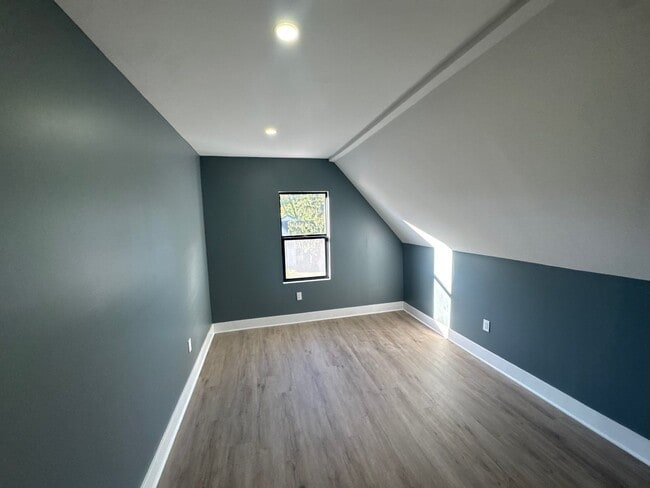 Building Photo - 1342 Edgemont Ave