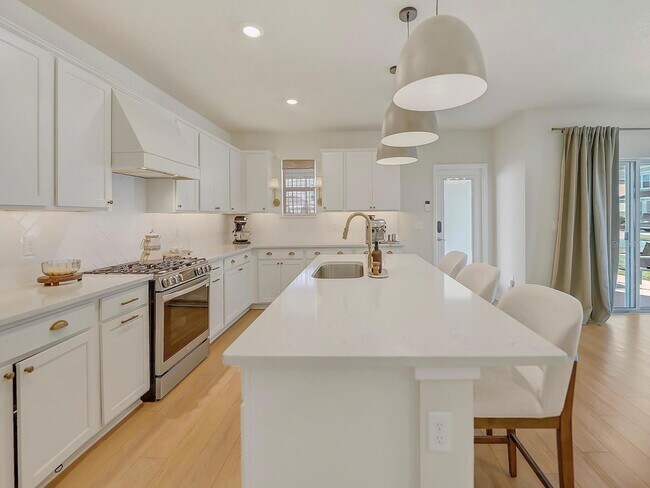 Foto del edificio - 4330 Meandering Bay Dr