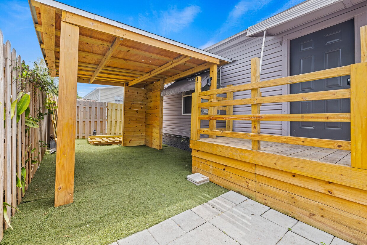Foto principal - 10592 SW Sandalfoot Blvd