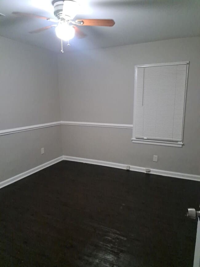 Building Photo - MOVE IN SPECIAL 1/2 OFF 1st full month if you move in by 7/1