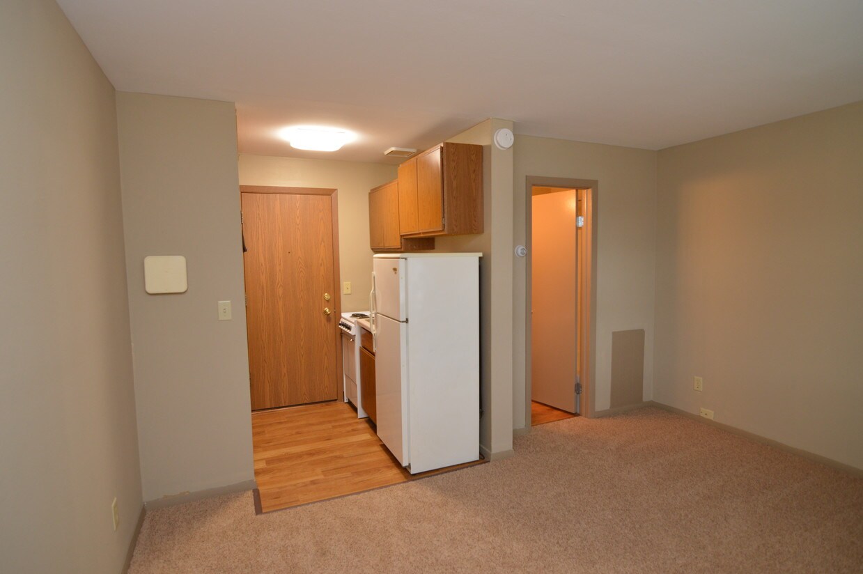 Primary Photo - 3324 Milwaukee St